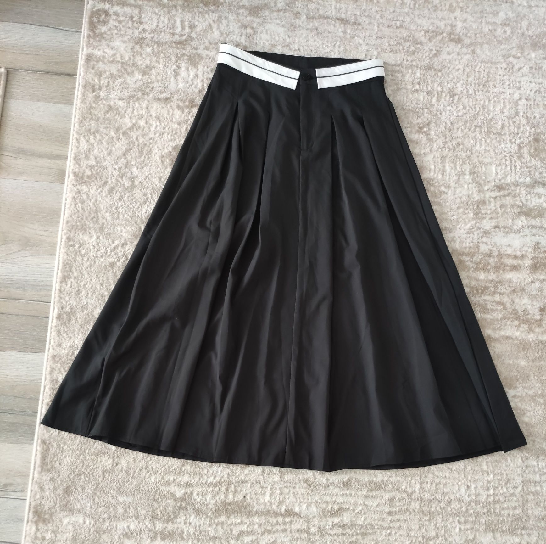 Fusta lunga neagra