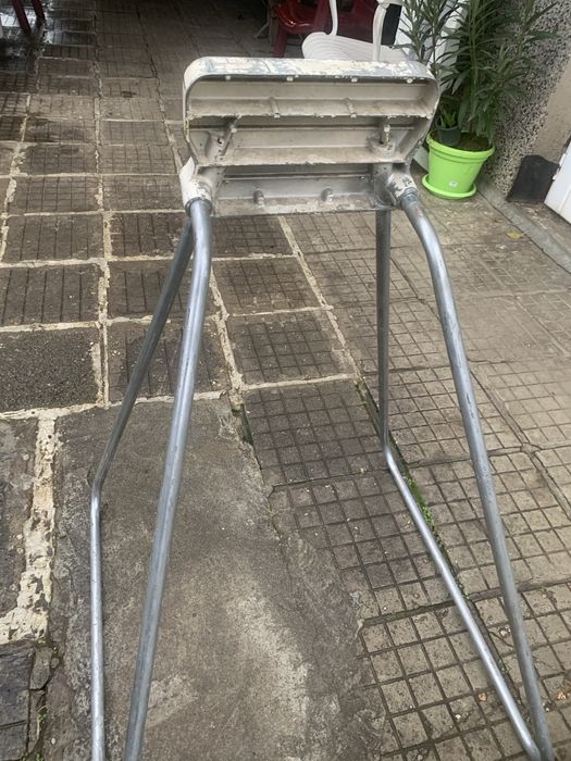 Стойка за двигател