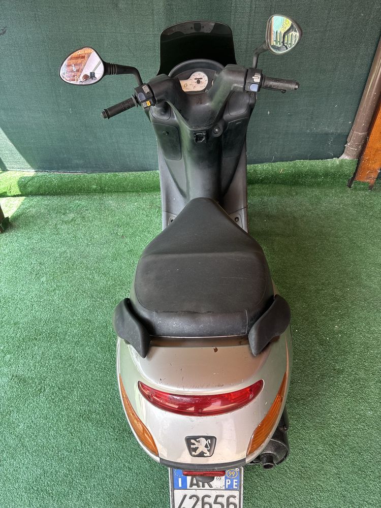 Scuter Pegeout Elizeu  - 100 cm  Italia