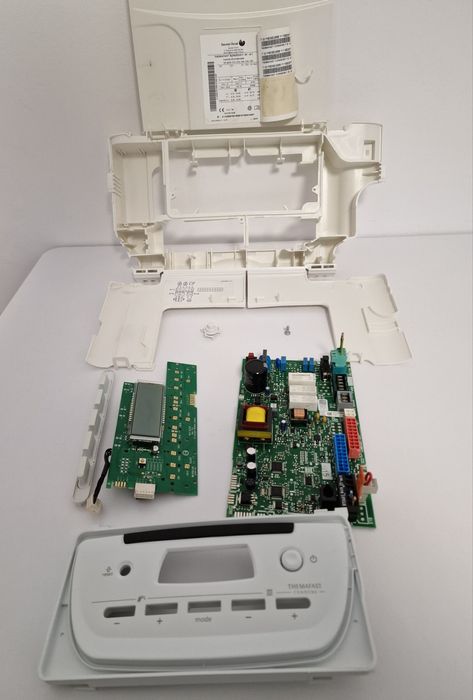 Placa Saunier Duval ThemaFast Condens F35 -A/1 cu boiler incorporat.