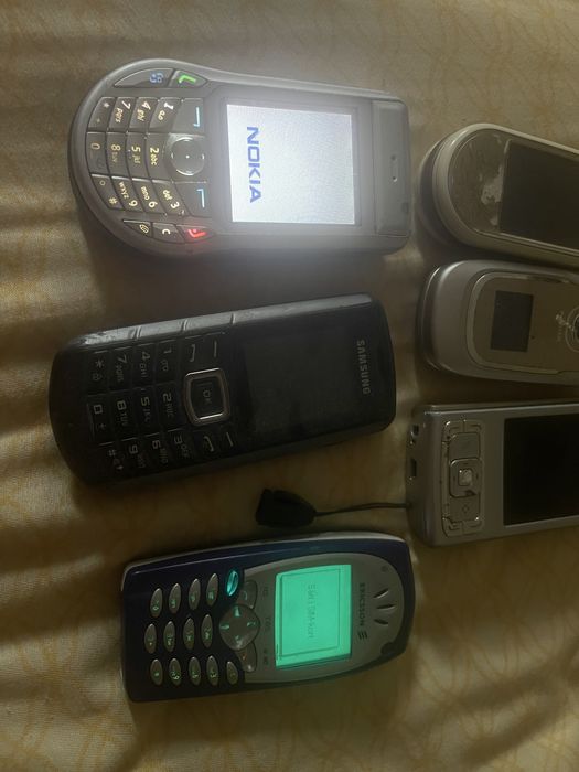 Lot telefoane retro nokia 3310 nou 7373,2760,6150 ericsson R310 Rechin