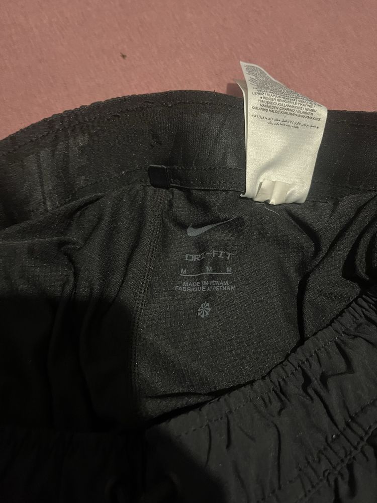 Чисто нови къси гащи NIKE