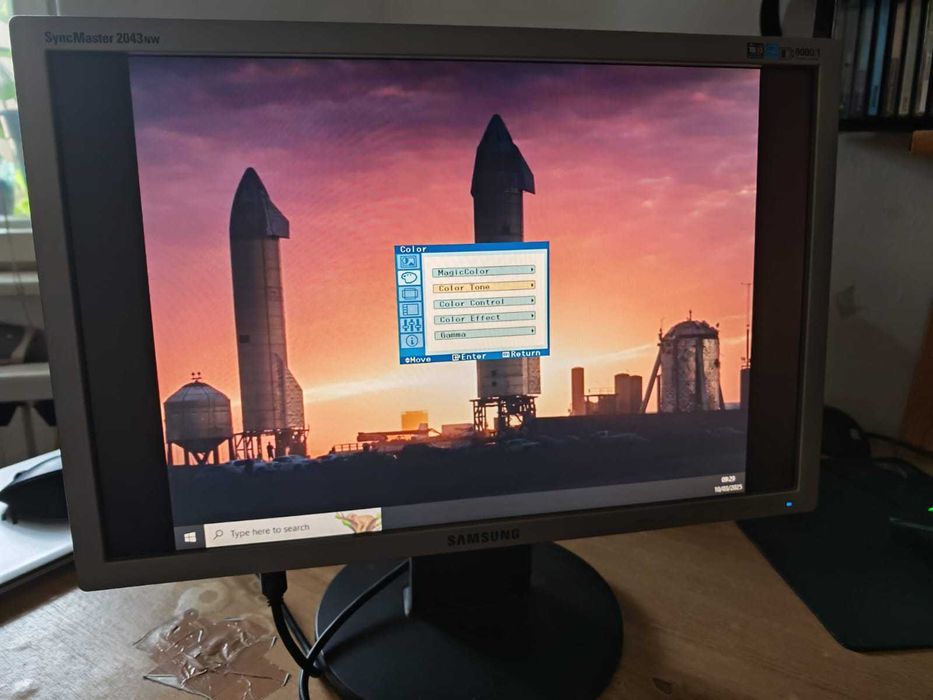 Vand monitor LCD Samssung 2043 NW