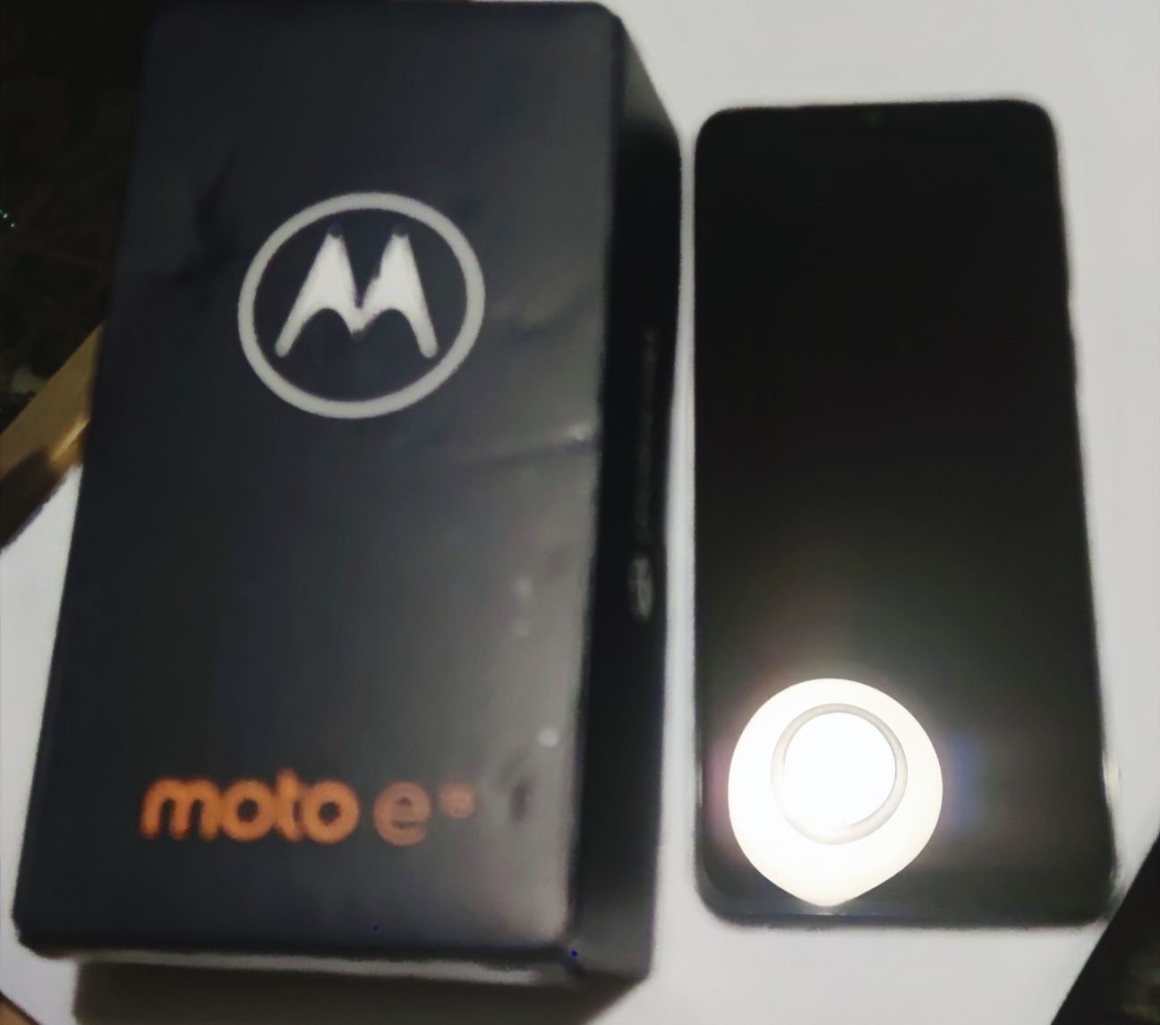 Motorola e13 чисто нови 2 броя.
