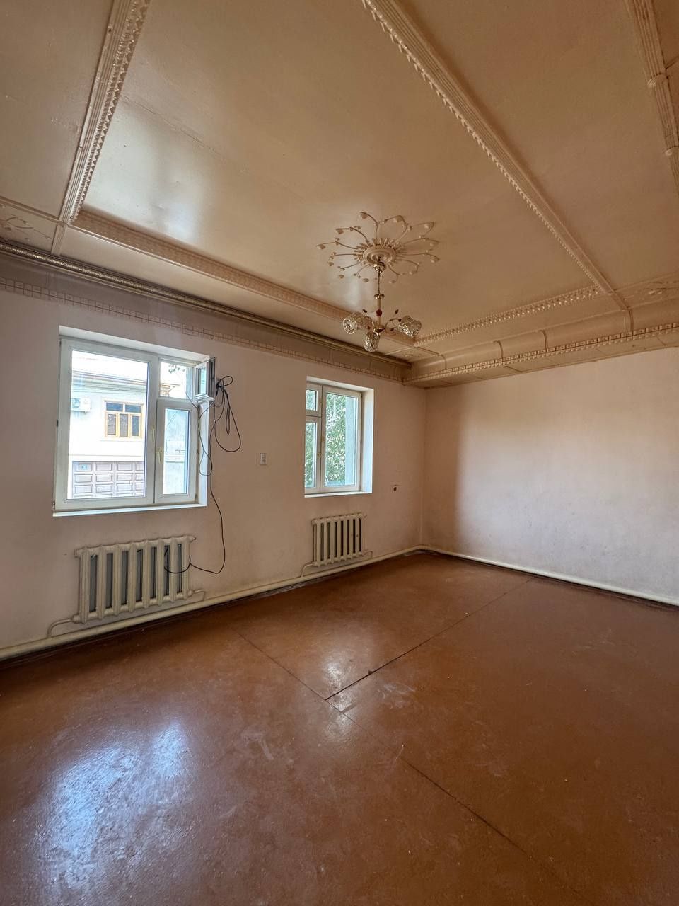 Uch tepa tumani Sakokiy mahalla 5.05 sotu fasad 17.5 m 
150.000$
