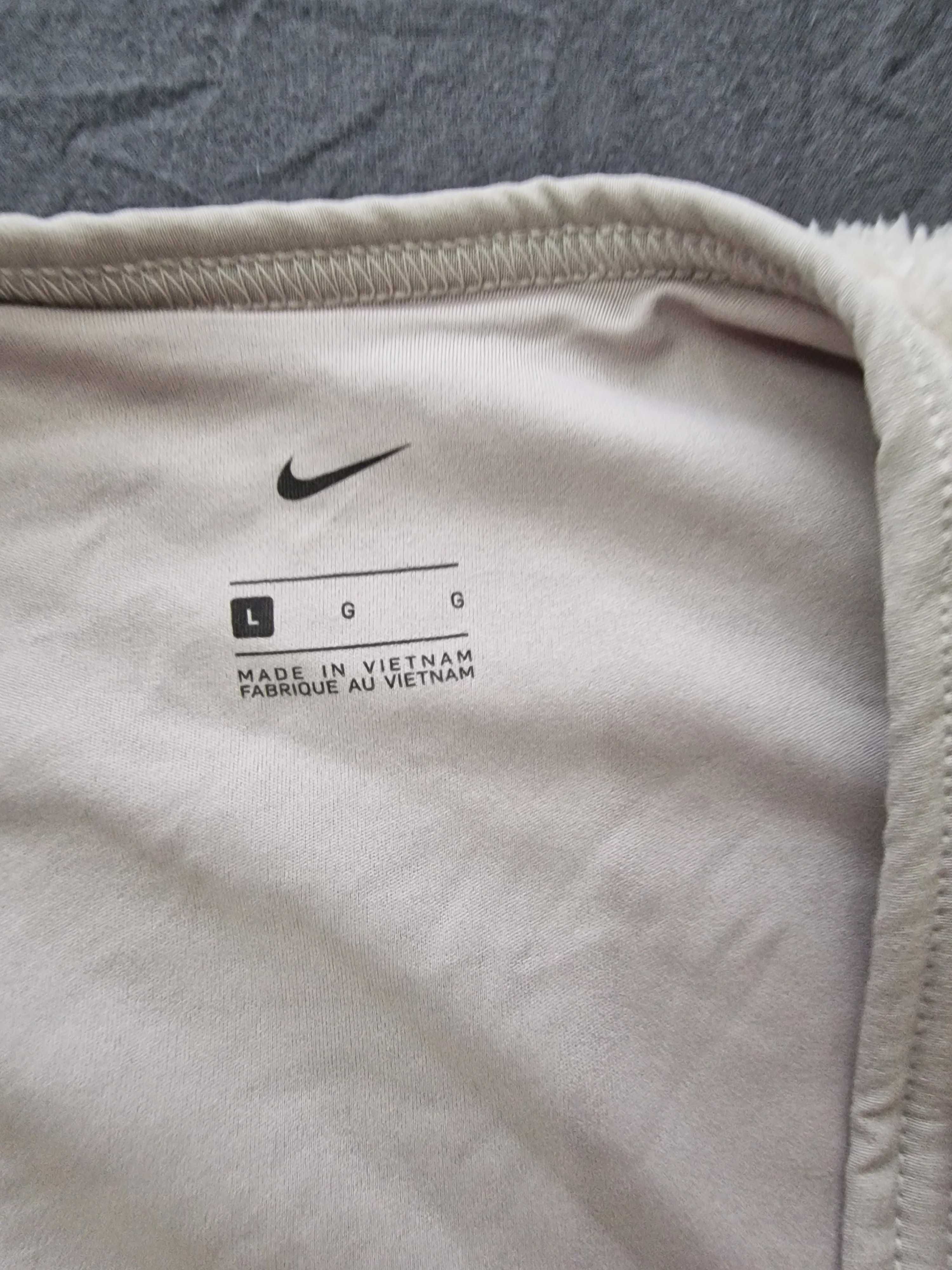 Nike дамско тънко и пухкаво якенце (връхна дреха размер Л