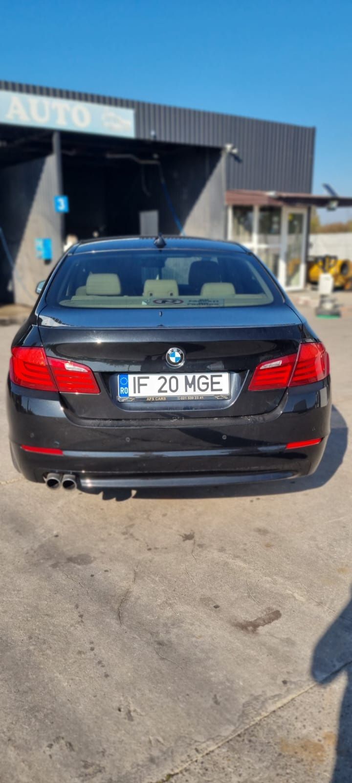 BMW Seria 5 F10 520d
Navigație mare 
Cutie SMG cu padele la volan 
Dis