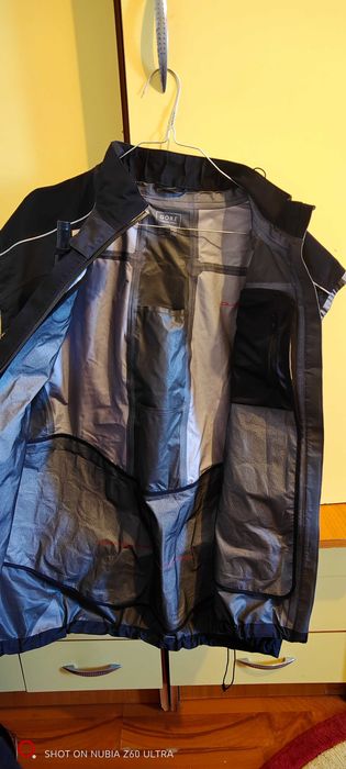Vând vesta goretex noua L