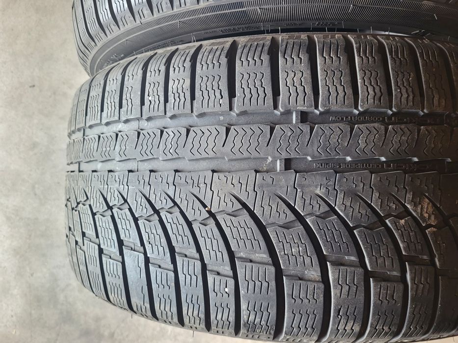 2 anvelope 245 40 R 17 Nokian iarna