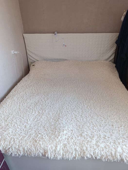 Большая кровать 2*2м , шкаф большой210*220.
