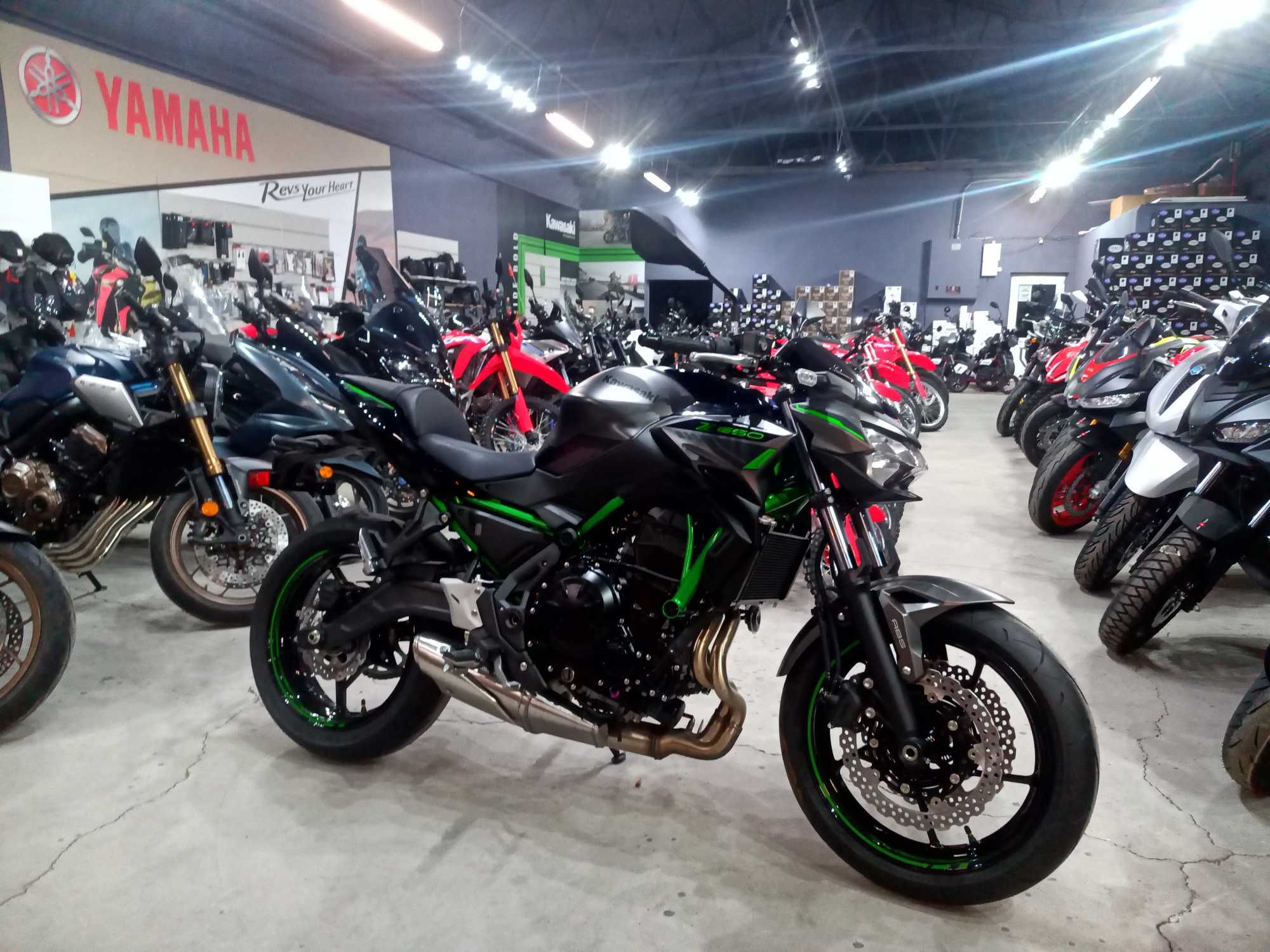 Kawasaki Z650 model 2025 - 0km - livrare Kawasaki Constanta