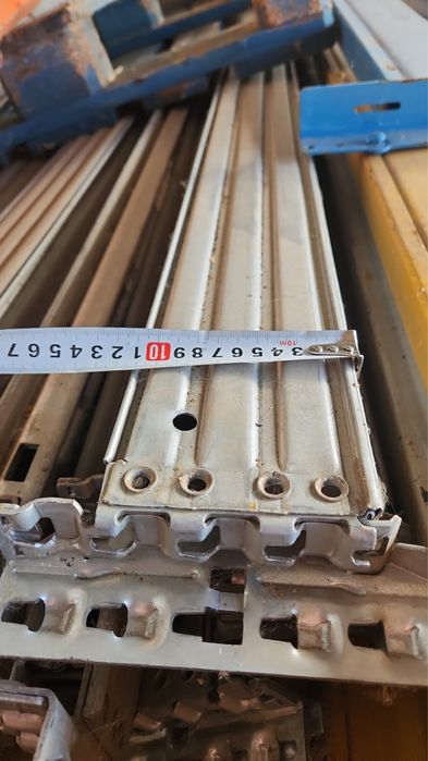 Rafturi metalice reglabile