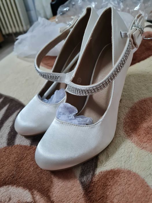 Rochie mireasa pantofi