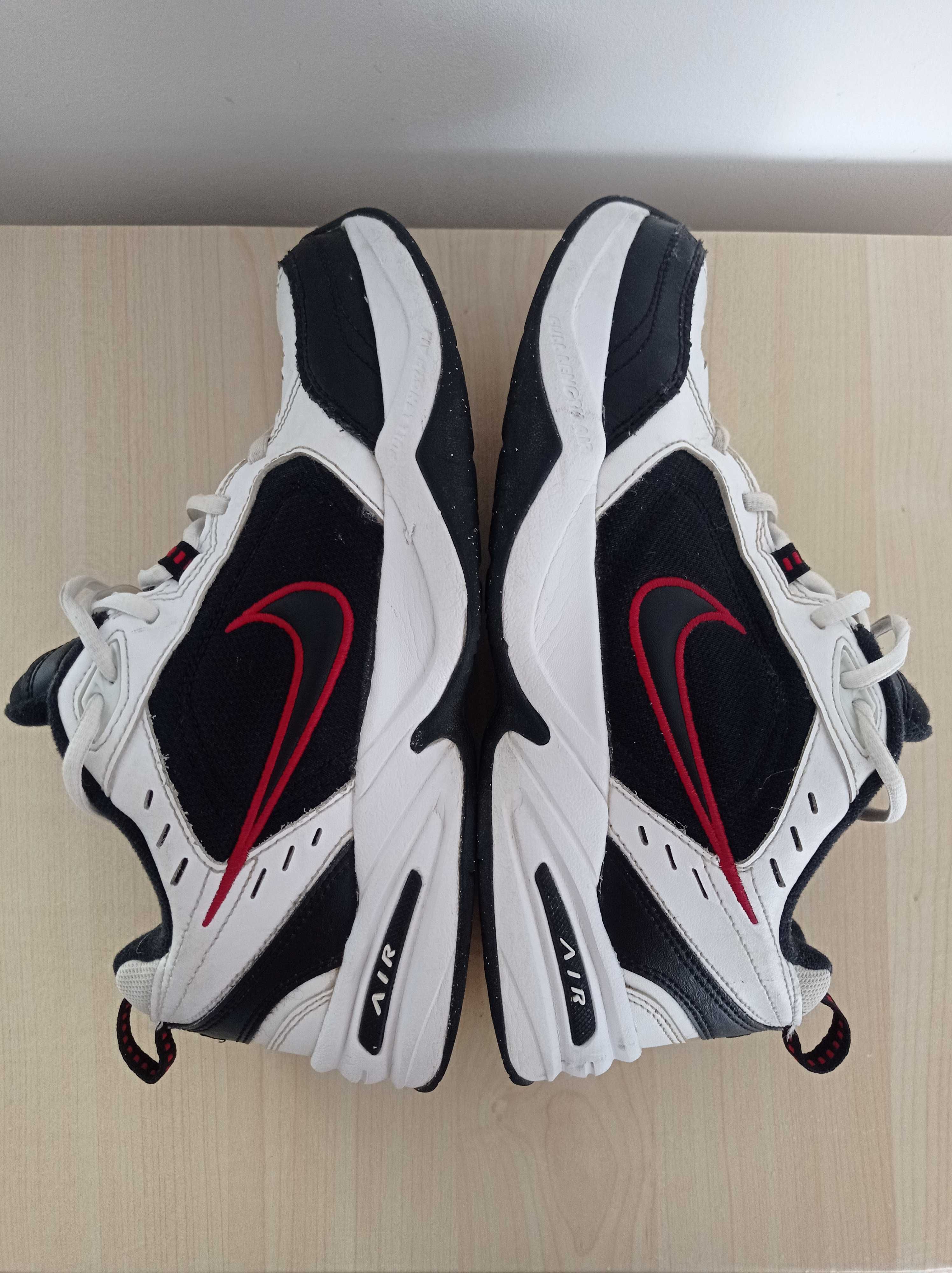 Маратонки NIKE .