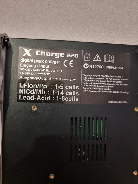 Âncărcător profesional XCharge 220.