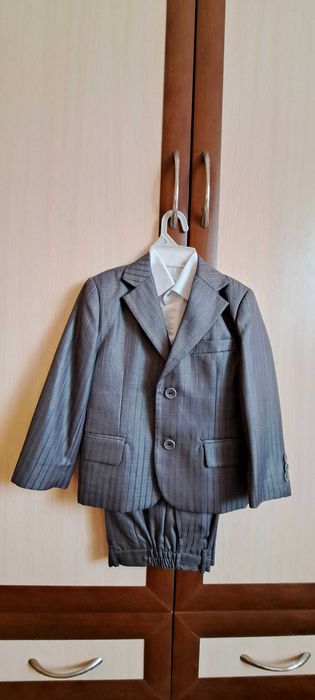 Костюм тройка б/у на мальчика