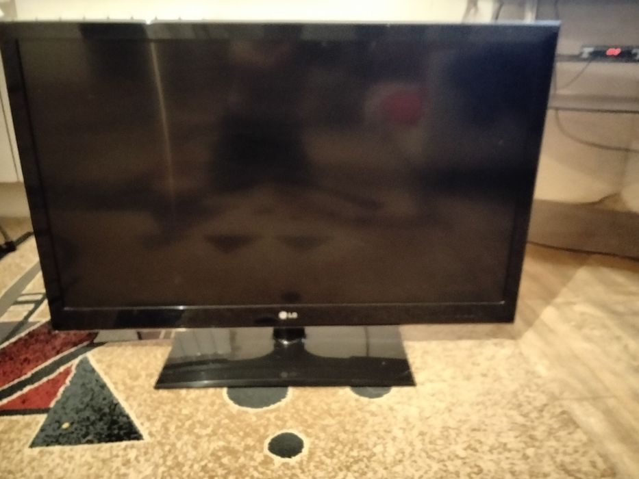 Телевизор ЖК в хорошем рабочем состояние  диагонал  110 см в