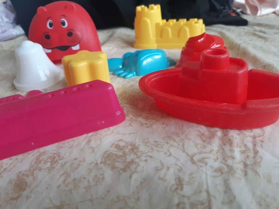 Комплект: Фигурки за пясъчни фигури+Коте за правене на сапунени балони