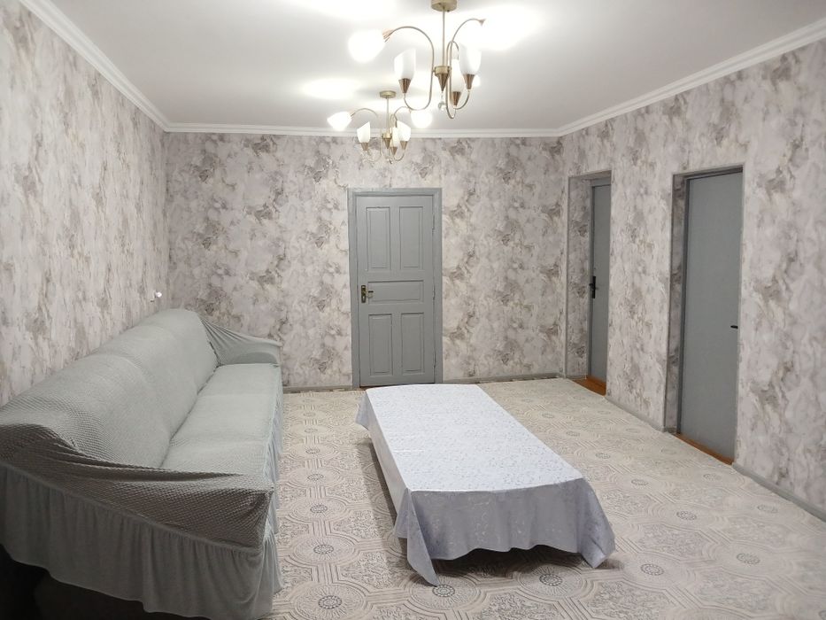 Yangi ta'mirdan chiqqan juda qulay hududdagi fayzli hovli uy sotiladi