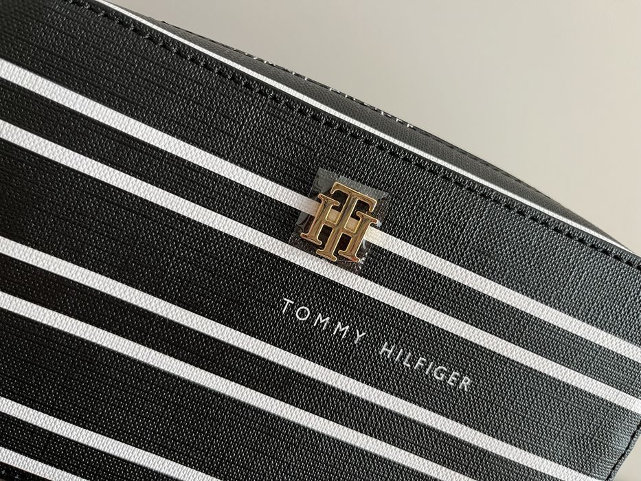 Оригинална чанта Tommy Hilfiger