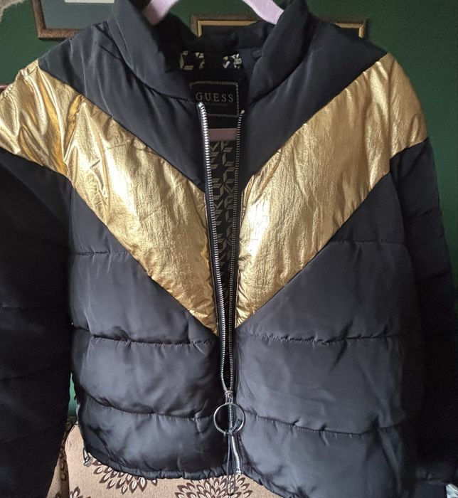 Яке дамско Guess