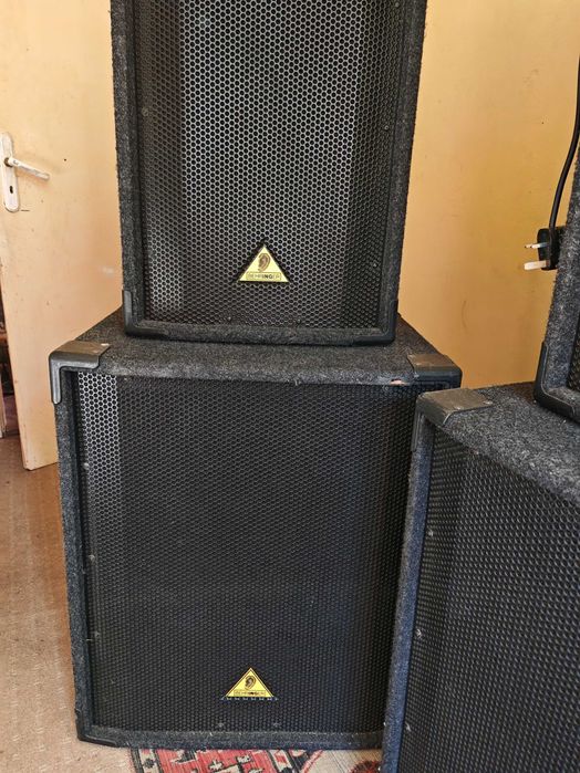 4 Тонколони  BEHRINGER към тях мишпулт и усилвател