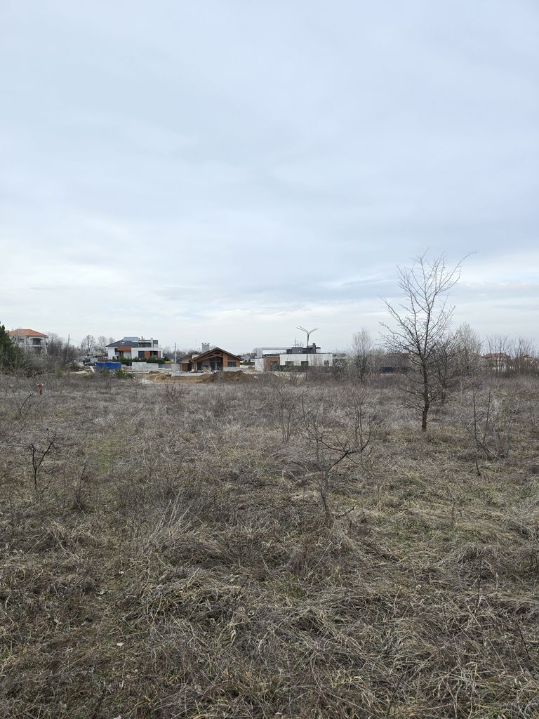 Продава се Парцел в Горна Оряховица - 8644 кв.м за 60 €/кв.м - Снимка #1