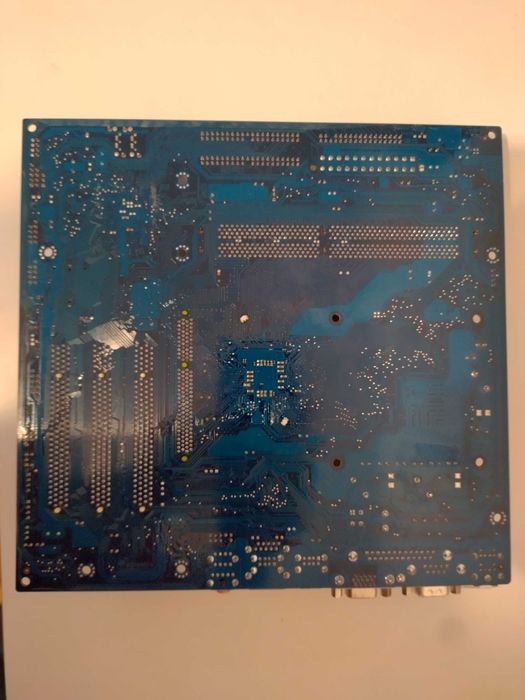 Kit Gigabyte 8VM800M, Intel Pentium 4 2.8Ghz, 512 DDR400, retro testat