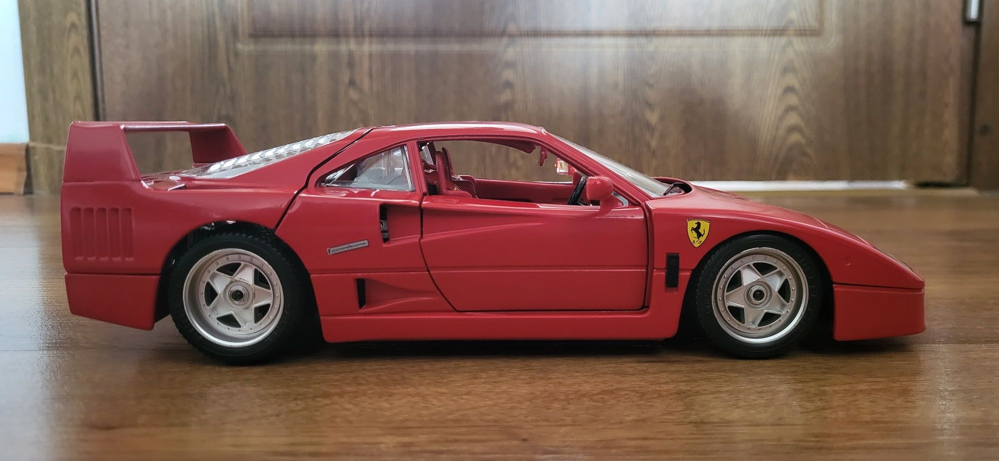 Vând Ferrari F40