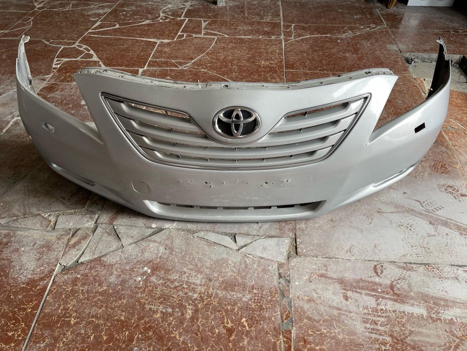 Продам бампер на Toyota Camry 40