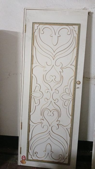 Продам 2 двери нат.дерево
