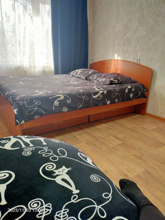 Кровать , диван, комод