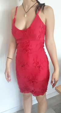 Еластична, червена рокля