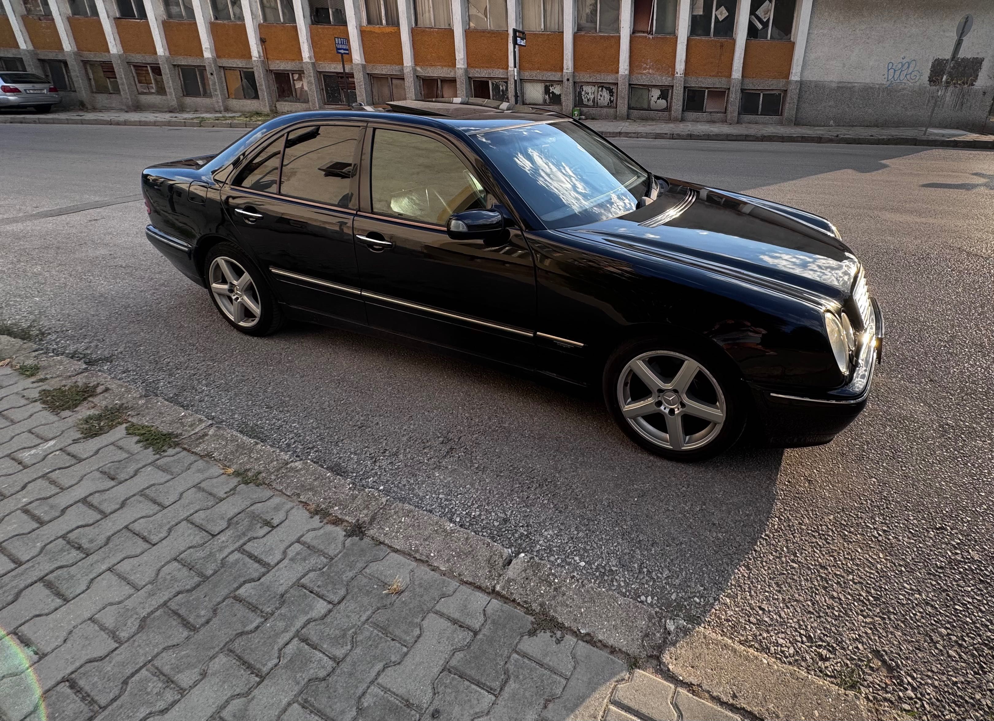 Продавам Mercedes E 270 CDI 2002 год