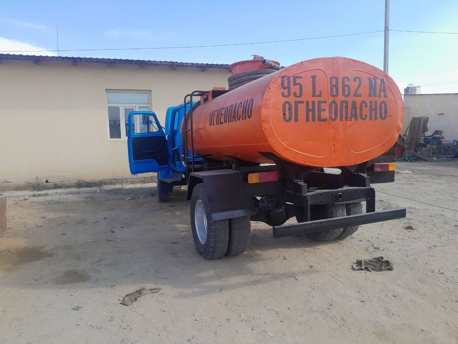 Бензавоз автомобил