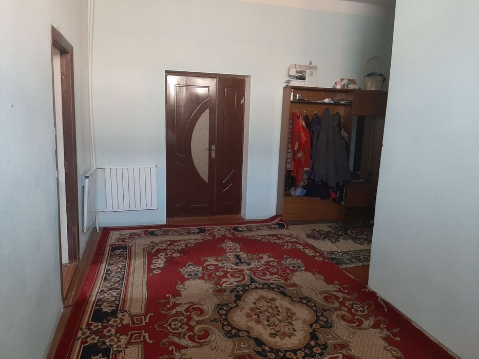 Семье или СТУДЕНТАМ
Сдаётся коттедж 
6 соток 
4 комнат 
2 санузла 
Ор: