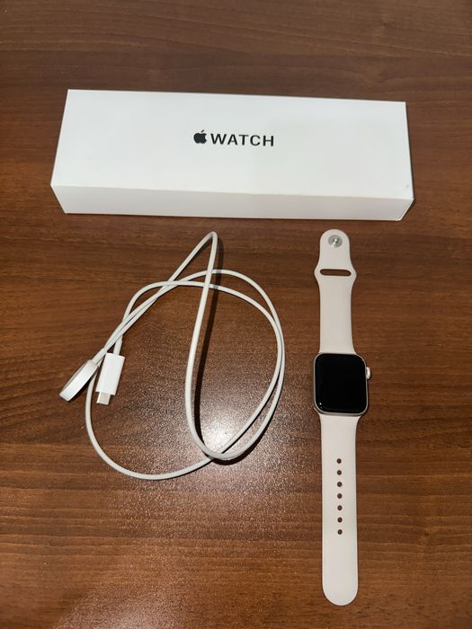 Apple Watch SE 2 Gen (2022) 40 мм starlight-бежевый