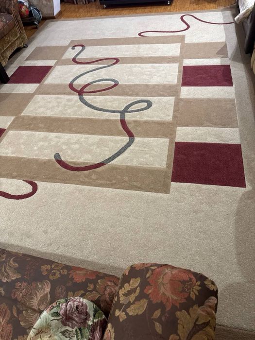 Продается мягкая мебель и ковры