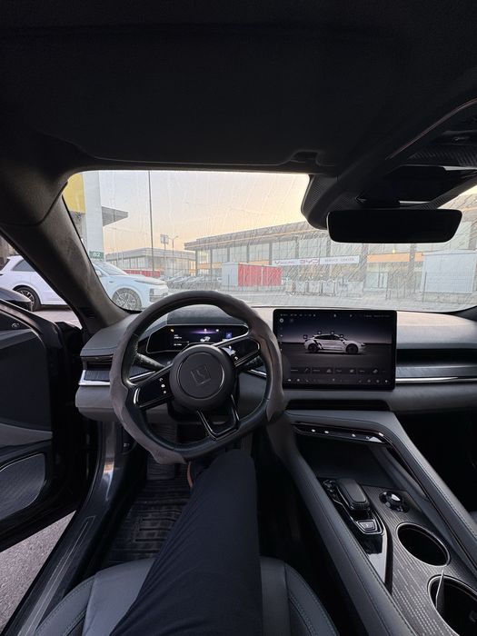 Zeekr 001 YOU qora 33.900$