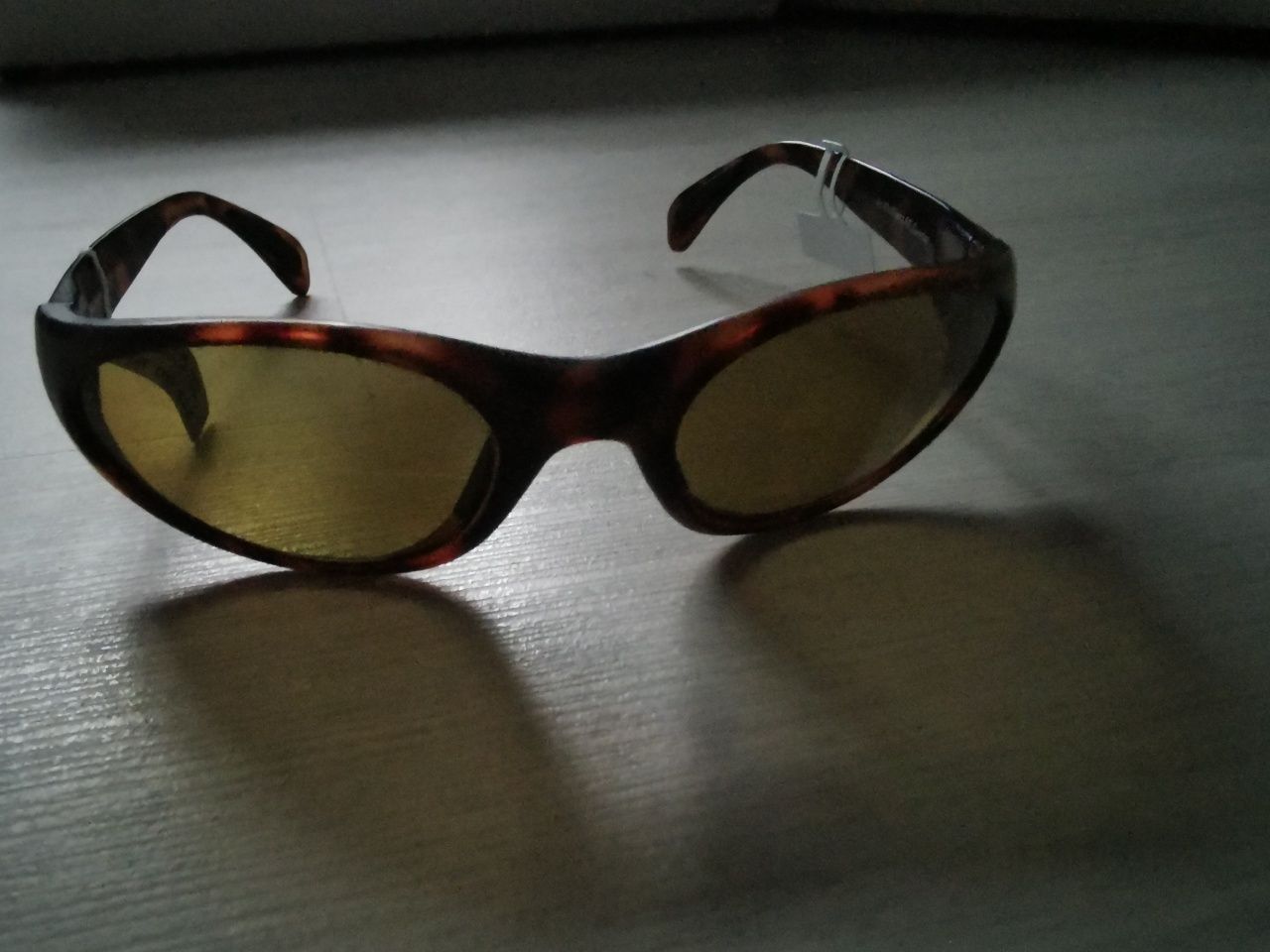 Vând ochelari de soare Matteo Schweizer