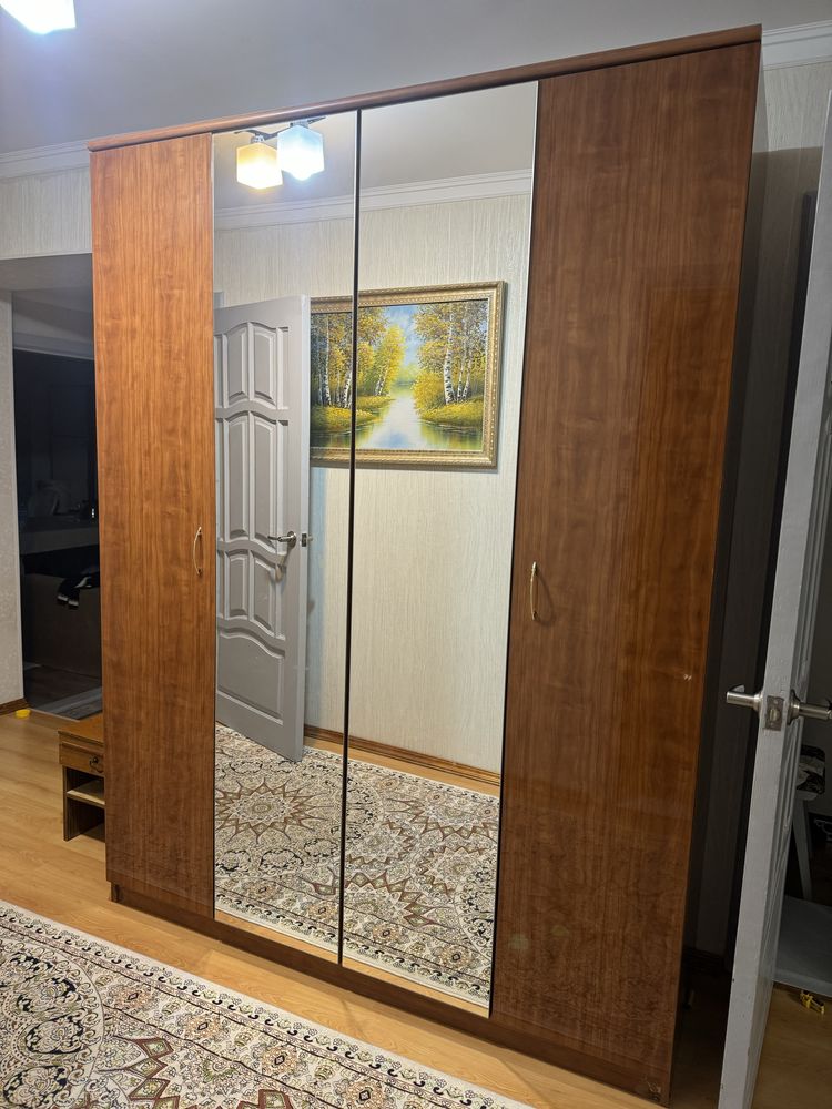 Продам шкаф 4-х дверни