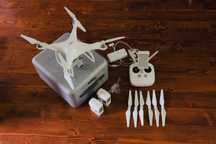 Dronă DJI Phantom 4