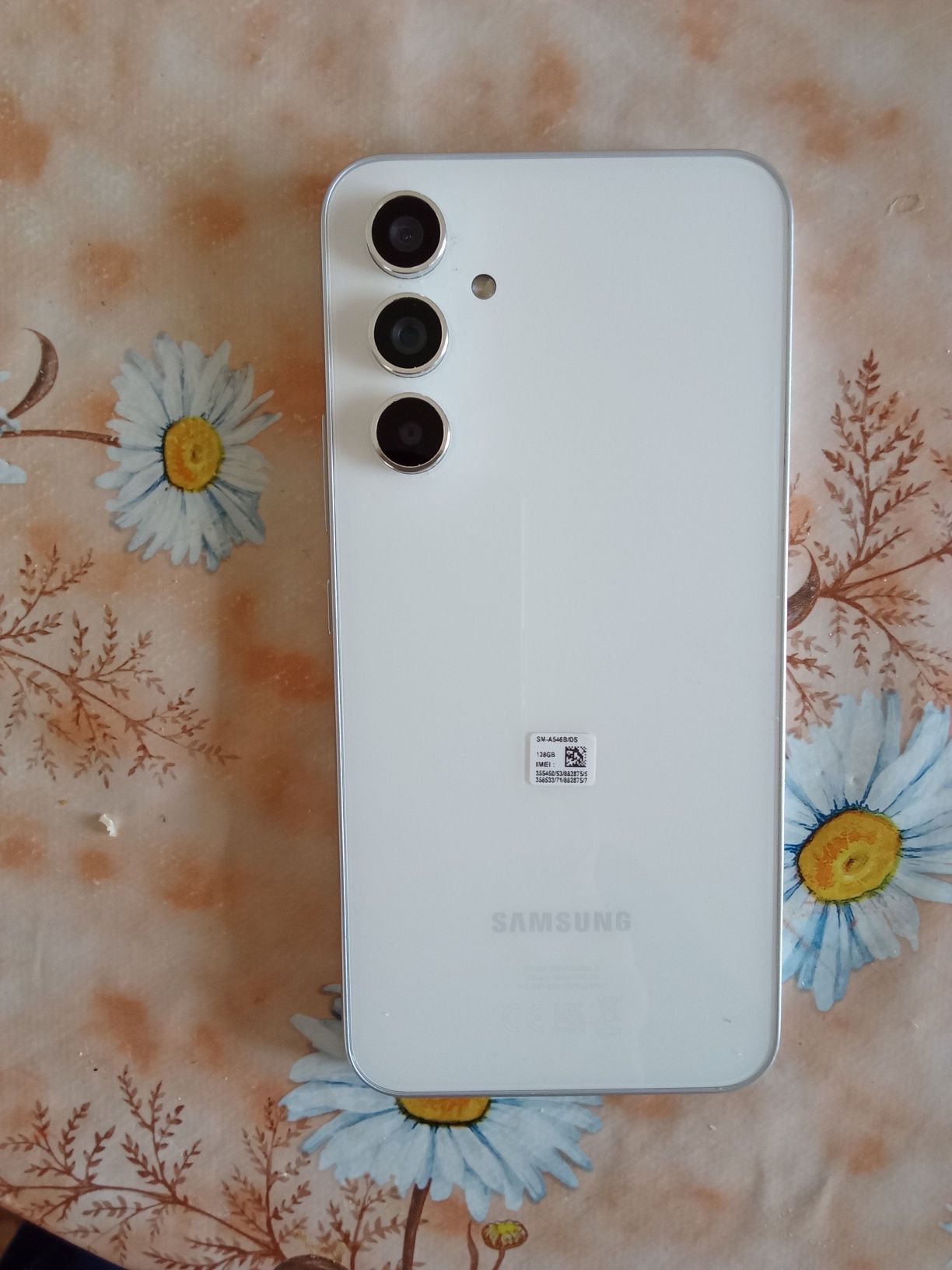Samsung galaxy a55 128 GB вградена памет плюс 8 GB RAM