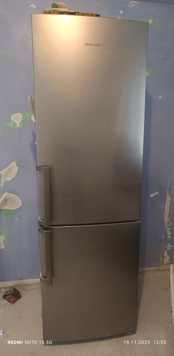 Frigider Samsung