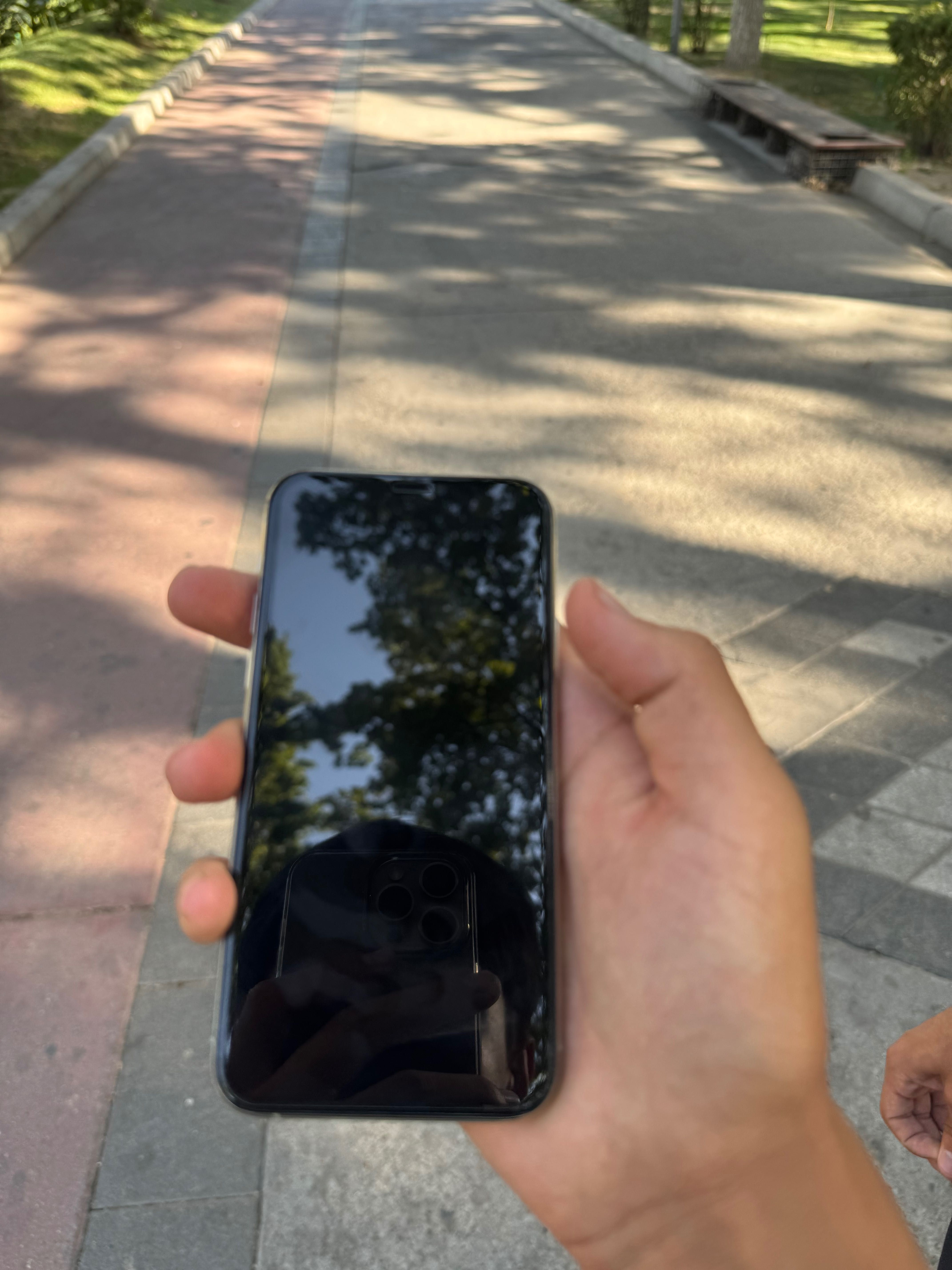 Iphone 11 pro яхш холатда 100 емкост