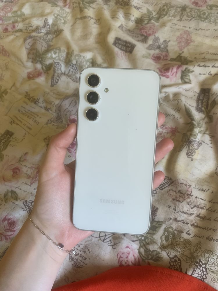 Продавам Samsung A54