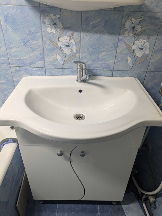 Set baie chiuveta + robinet + dulap + raft oglinda