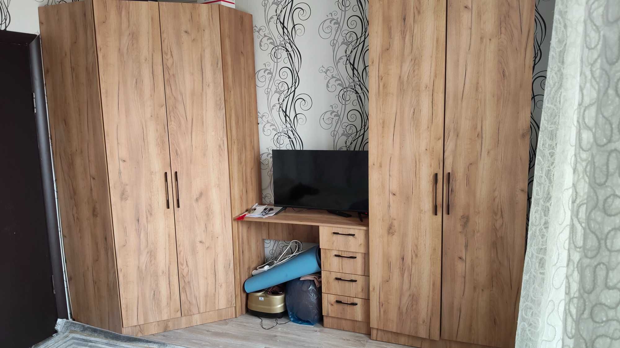 Продам шкаф угловой в спальню