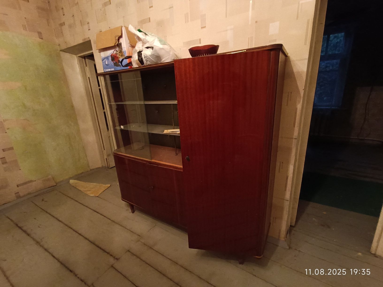 Сервант для посуды , мебель,шкаф