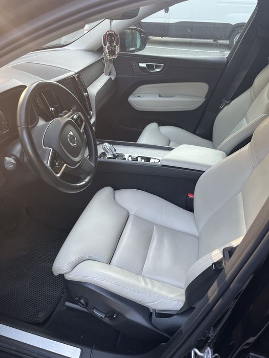 VolvoXC60 Inscription B4 diesel Mild Hybrid AT8 AWD, Onyx Black